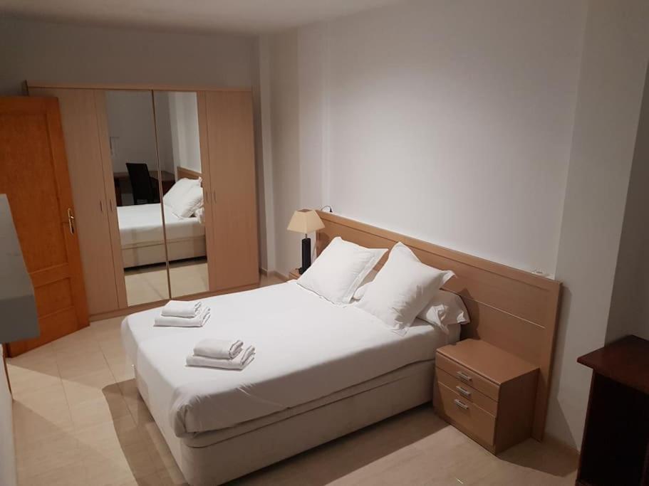 Ferienwohnung Apartamento Grande En El Puerto Marina Del Este La Herradura  Exterior foto