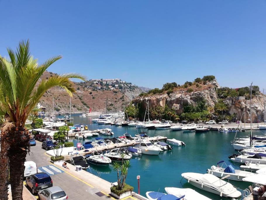 Ferienwohnung Apartamento Grande En El Puerto Marina Del Este La Herradura  Exterior foto