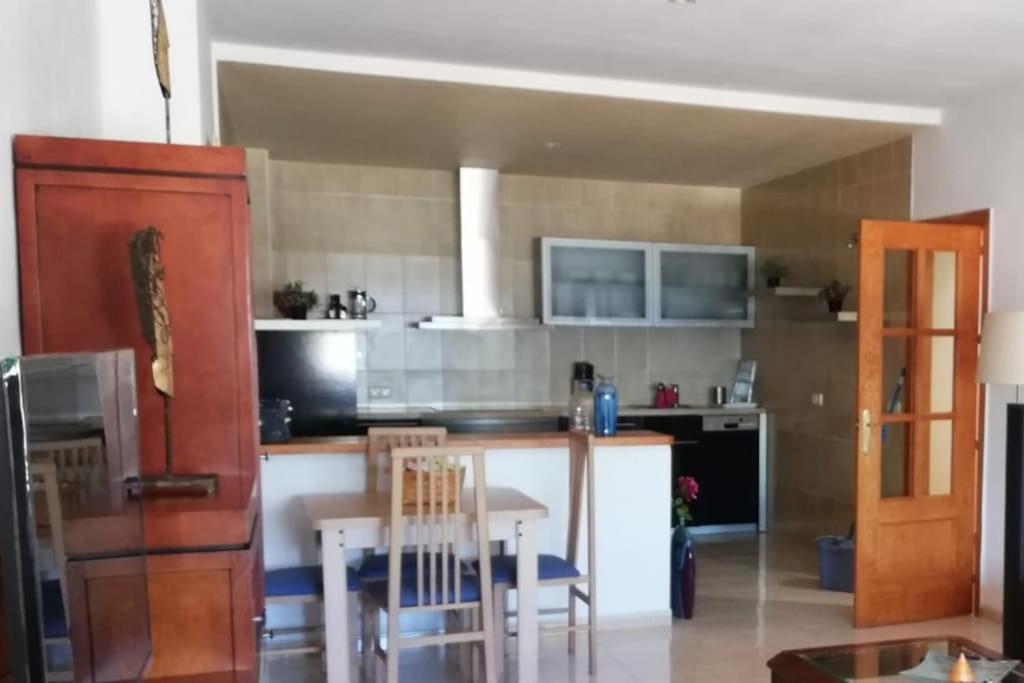 Ferienwohnung Apartamento Grande En El Puerto Marina Del Este La Herradura  Exterior foto