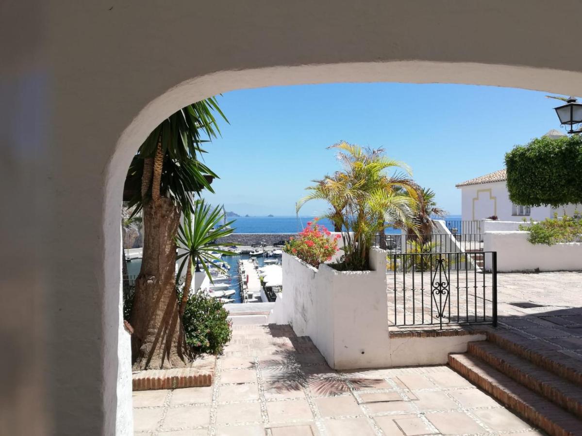 Ferienwohnung Apartamento Grande En El Puerto Marina Del Este La Herradura  Exterior foto